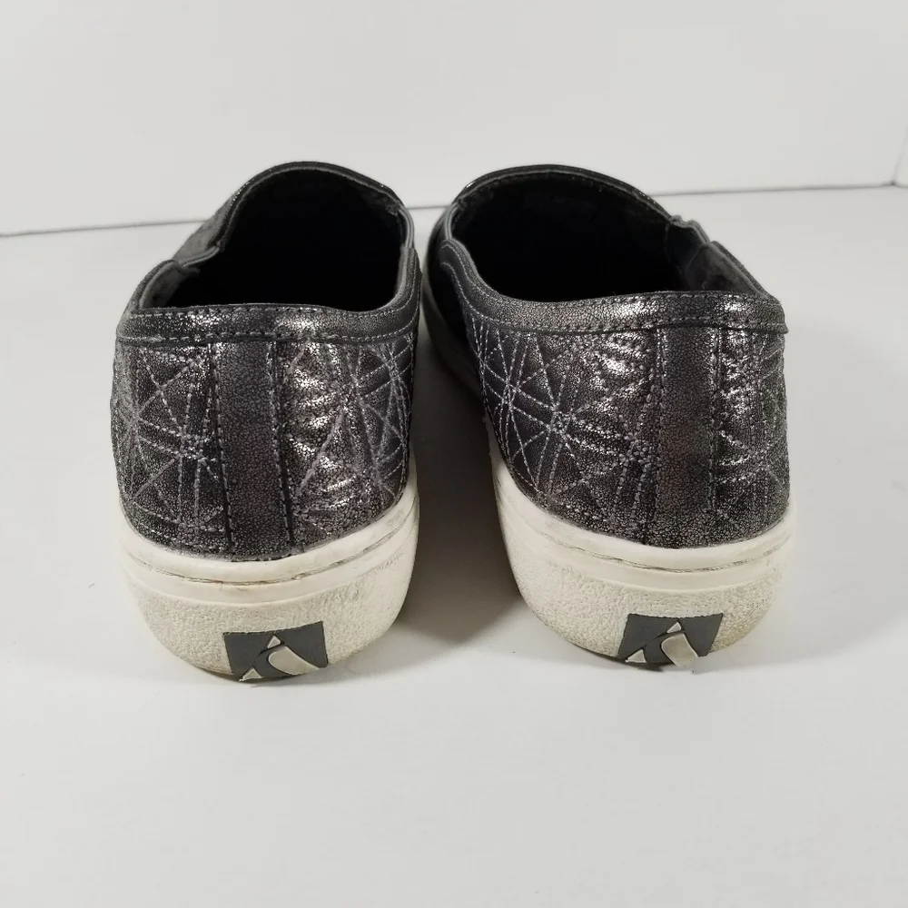 Skechers Goldie Metallic Shoes Women's 10 Slip On Memory Foam Silver Quilted